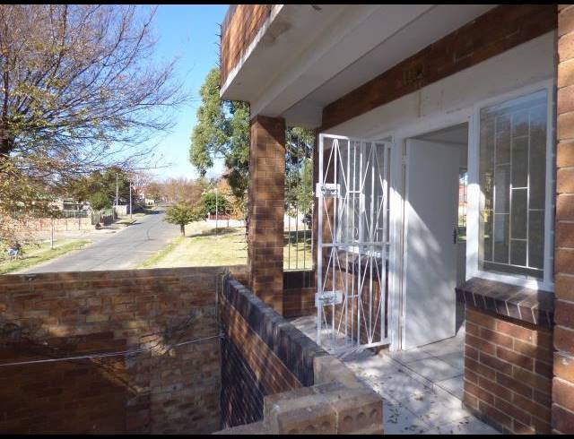 2 BEDROOM PROPERTY TO RENT IN ROSETTENVILLE